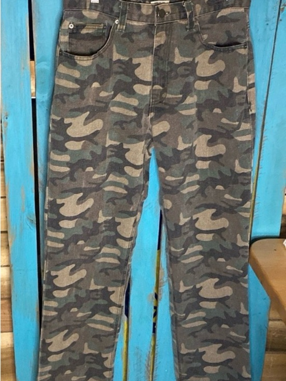 Noiz camouflage jeans size 32x33 (tag says 34x34) nicely faded Premium Quality